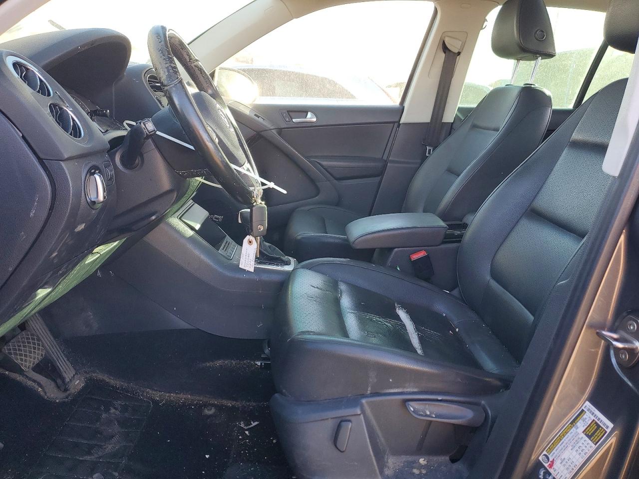 2012 VOLKSWAGEN TIGUAN S photo 7