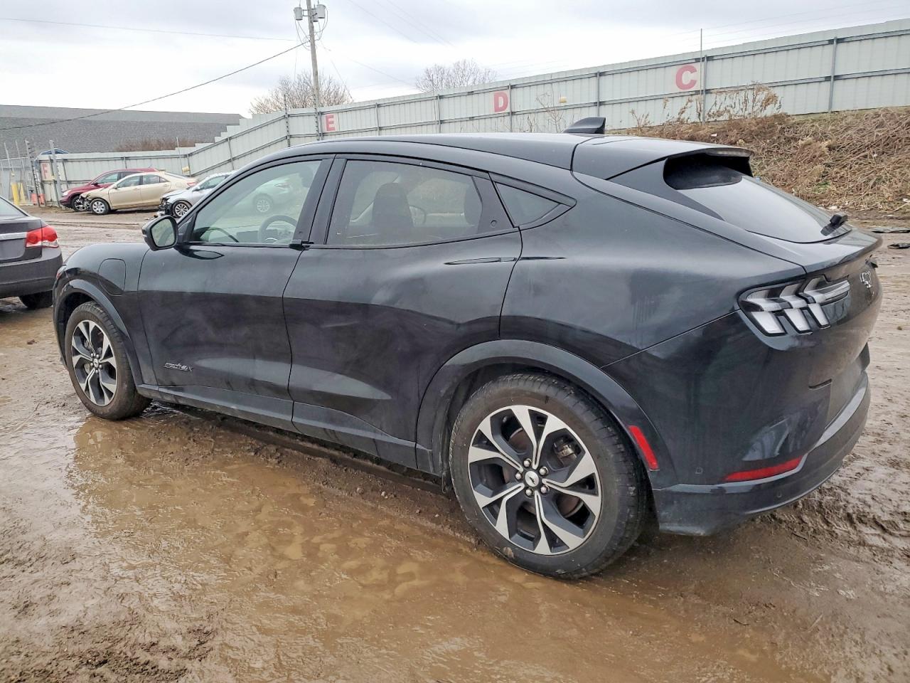 2021 FORD MUSTANG MACH-E PREMIUM photo 2