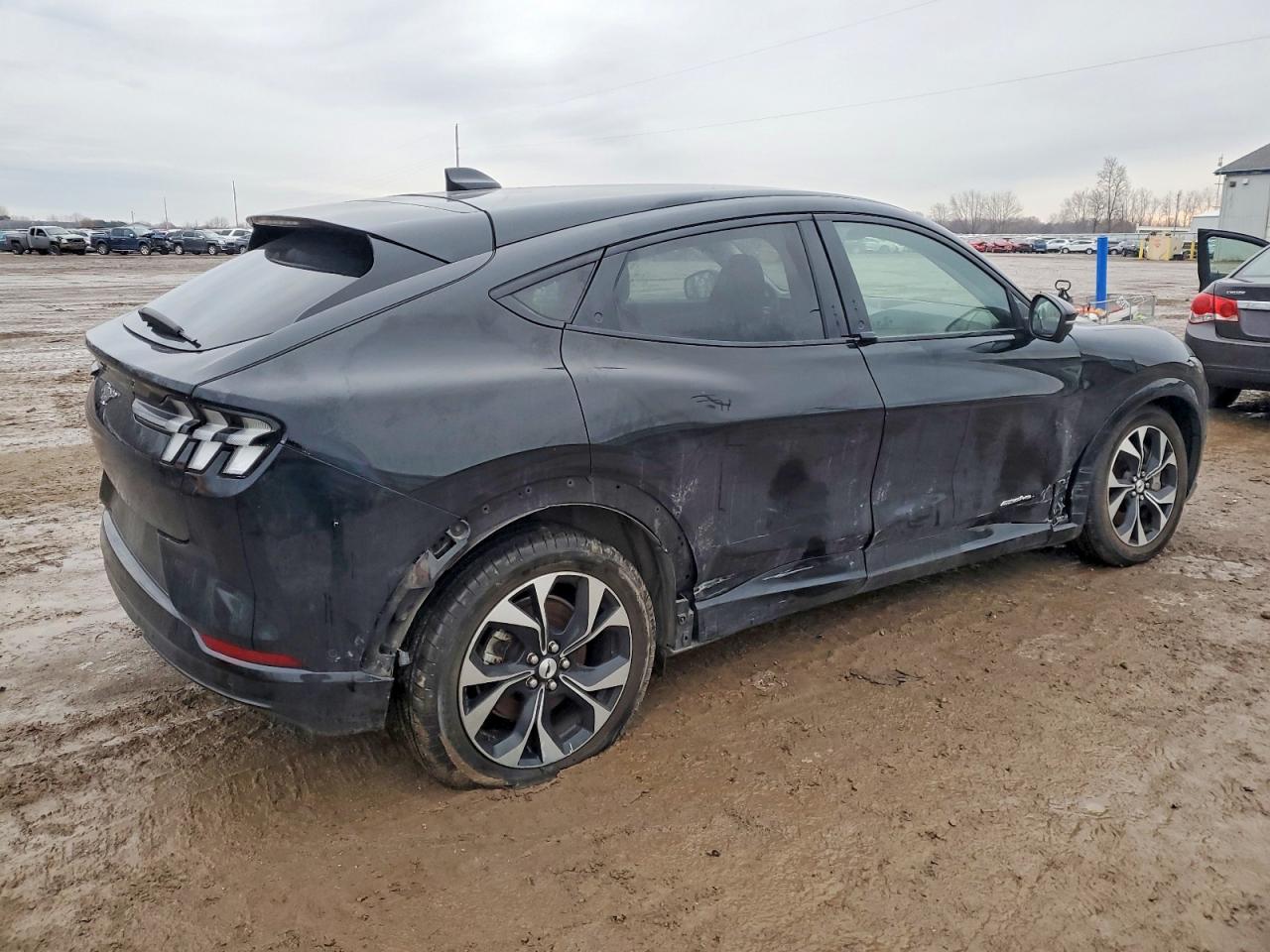 2021 FORD MUSTANG MACH-E PREMIUM photo 3