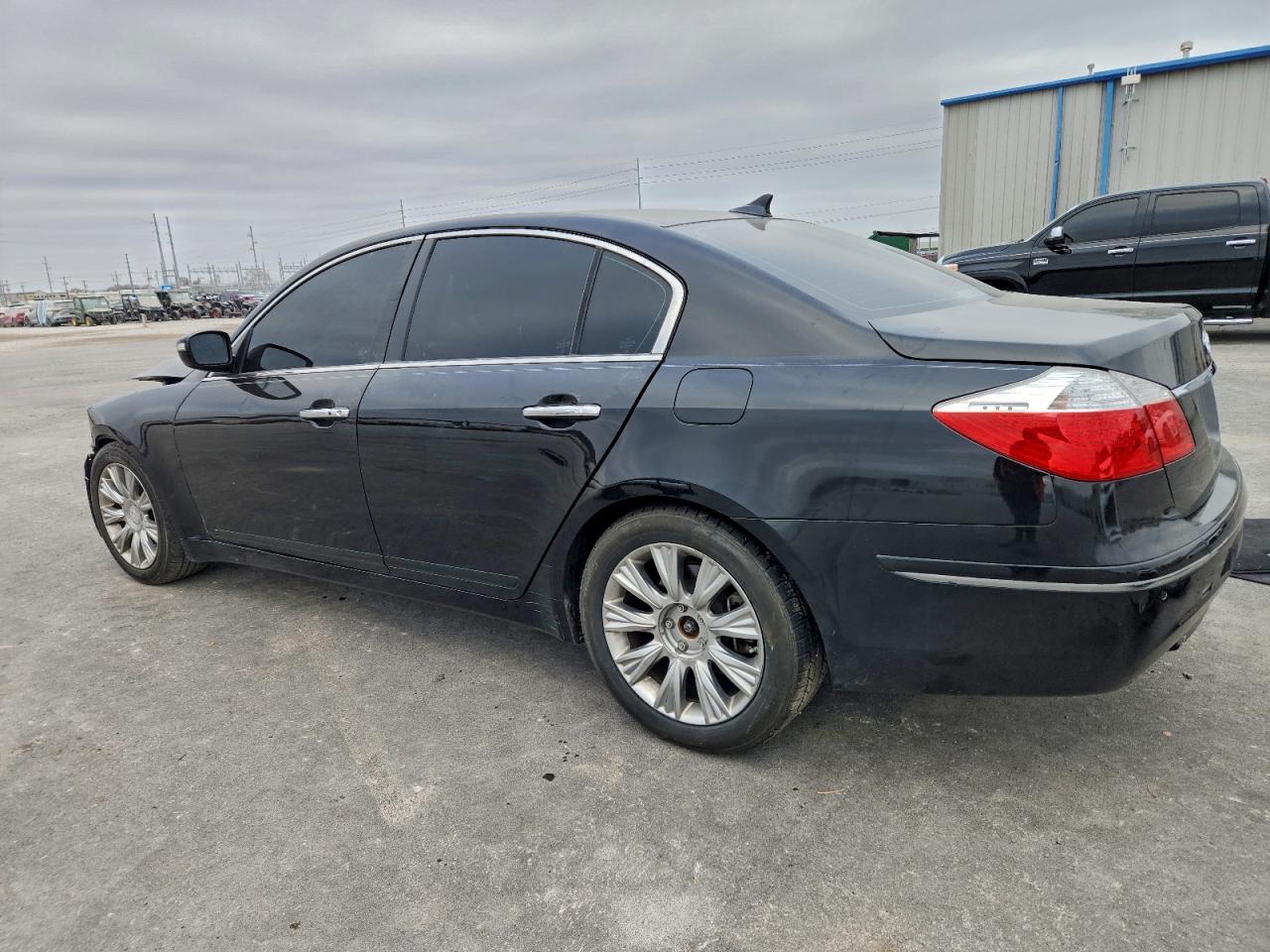 2011 HYUNDAI GENESIS 3.8L photo 3
