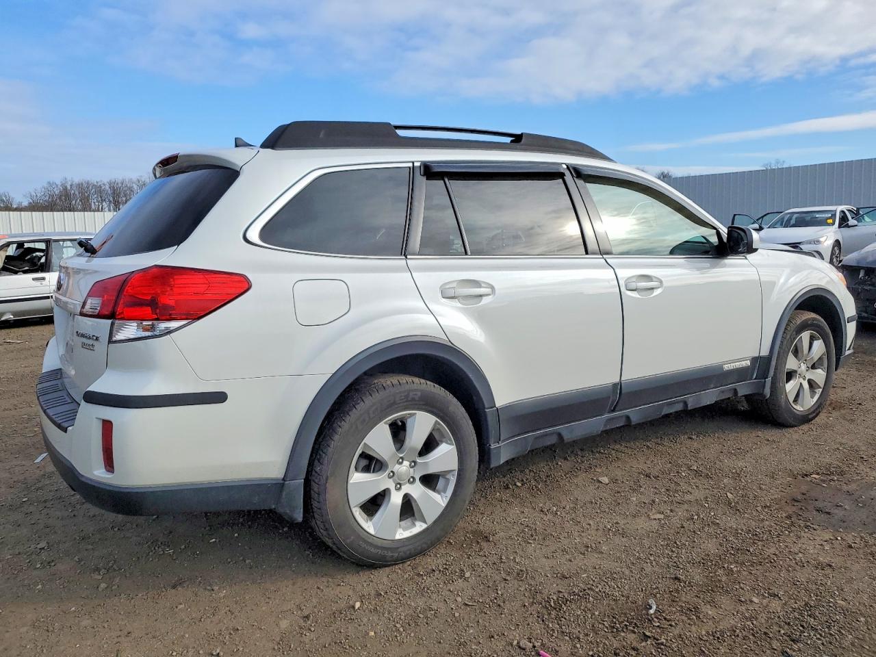 2011 SUBARU OUTBACK 2.5I LIMITED photo 3