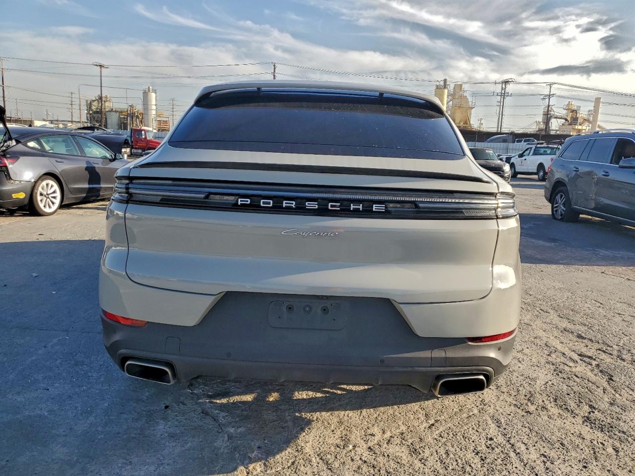 2024 PORSCHE CAYENNE COUPE photo 6