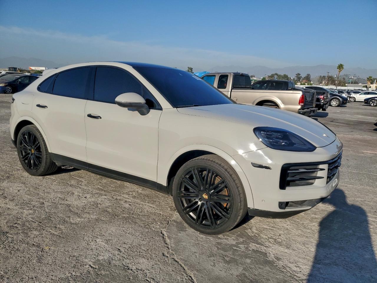 2024 PORSCHE CAYENNE COUPE photo 4