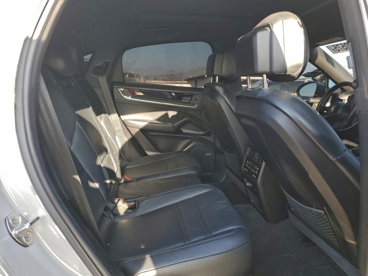 2024 PORSCHE CAYENNE COUPE photo 11