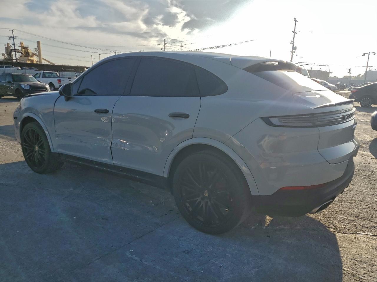 2024 PORSCHE CAYENNE COUPE photo 2