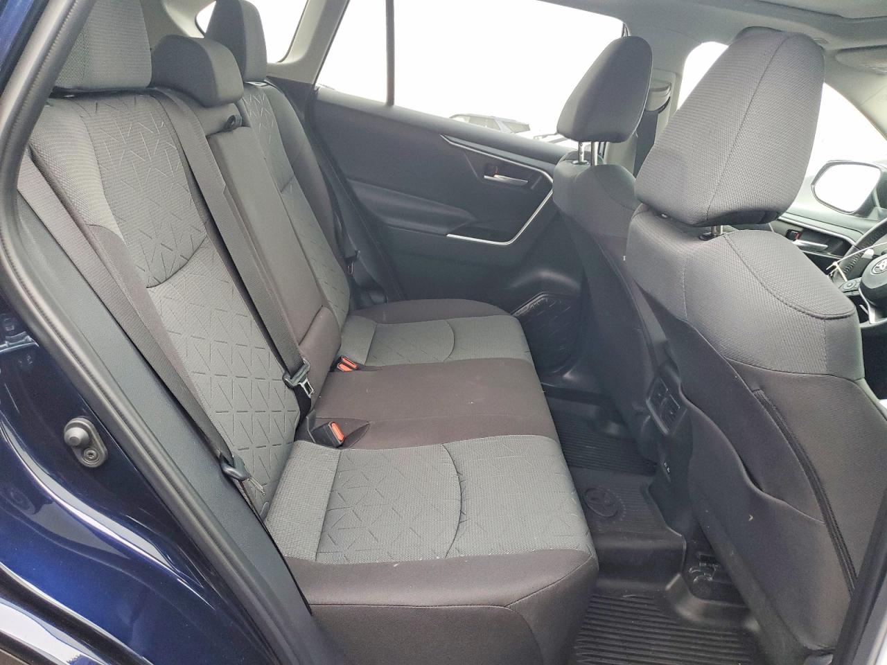 2025 TOYOTA RAV4 XLE photo 11