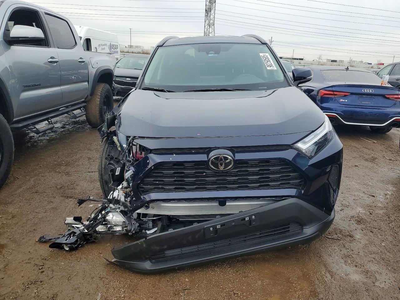 2025 TOYOTA RAV4 XLE photo 5