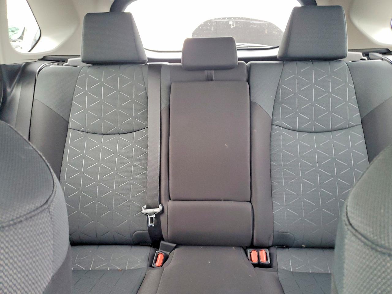 2025 TOYOTA RAV4 XLE photo 10