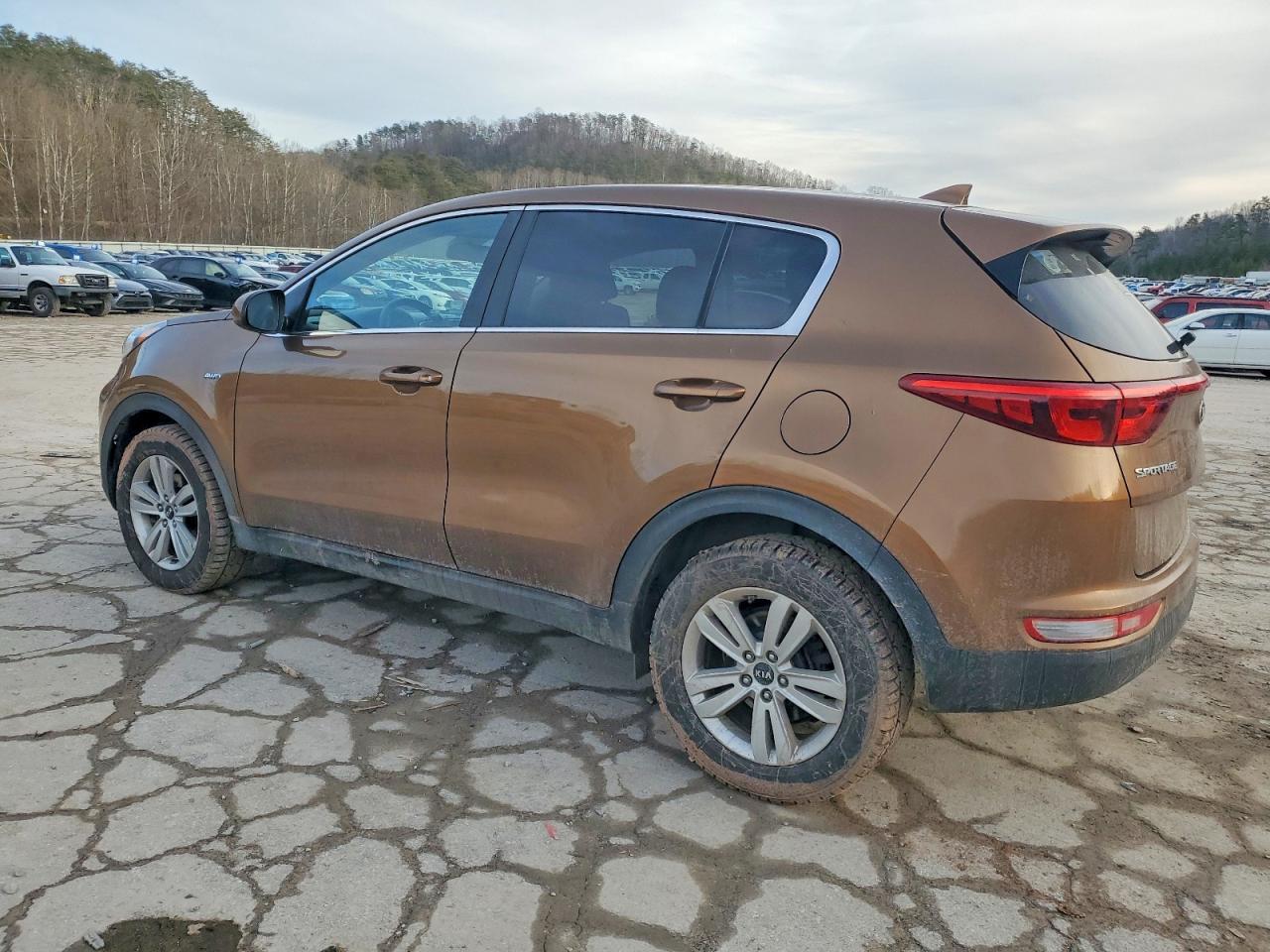 2017 KIA SPORTAGE LX photo 2