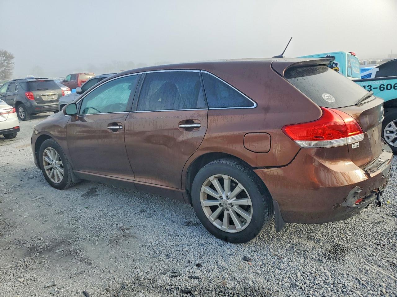 2011 TOYOTA VENZA photo 2