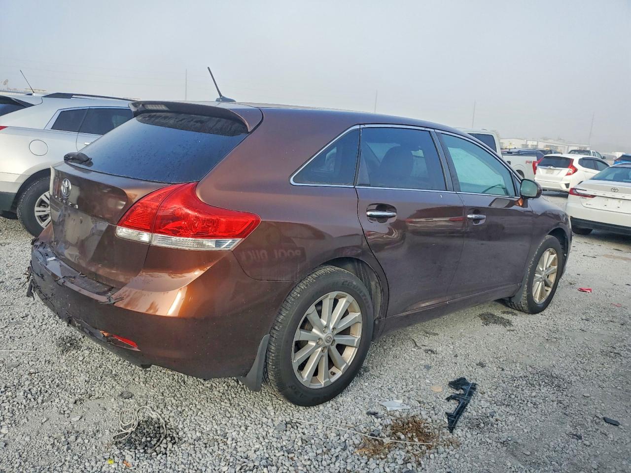 2011 TOYOTA VENZA photo 3