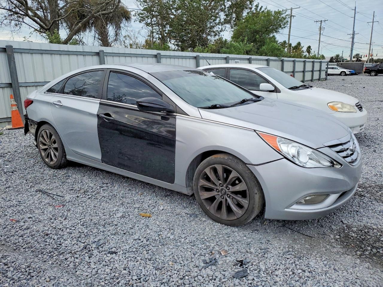 2011 HYUNDAI SONATA SE photo 4