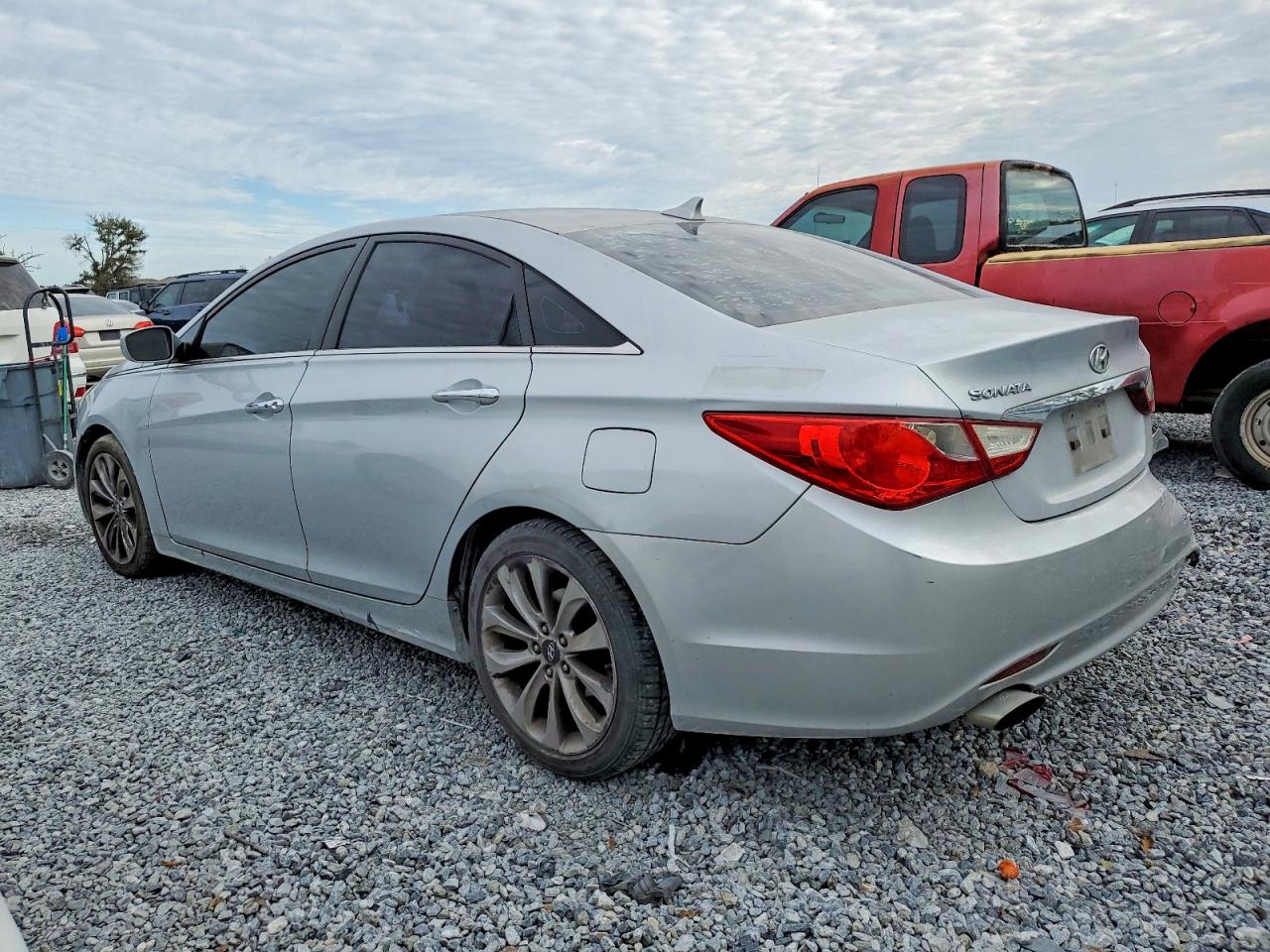 2011 HYUNDAI SONATA SE photo 2