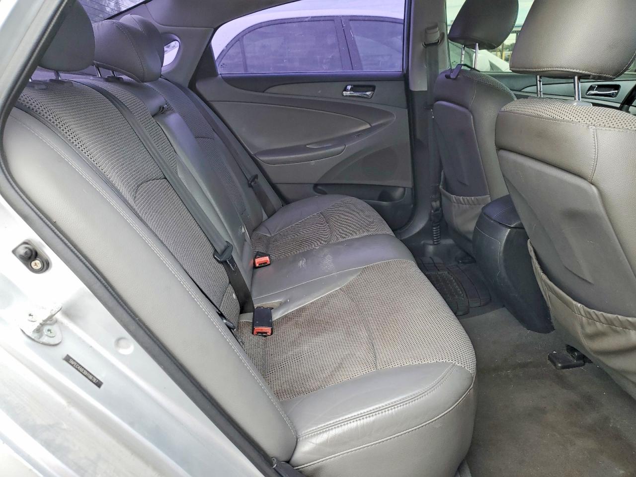 2011 HYUNDAI SONATA SE photo 10