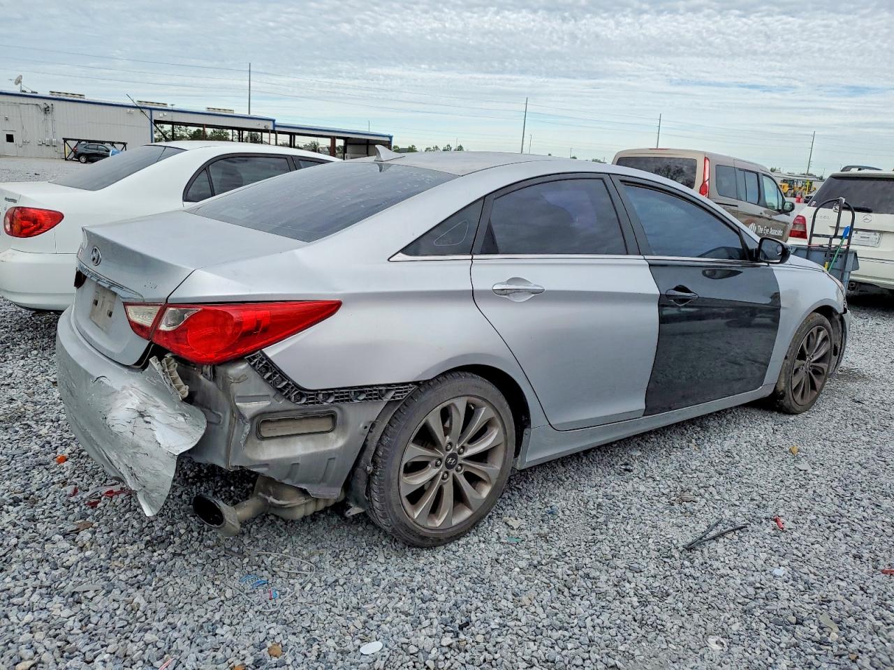 2011 HYUNDAI SONATA SE photo 3