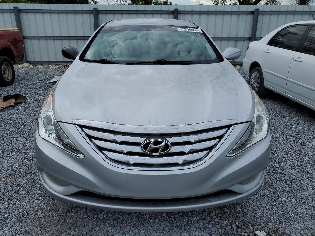 2011 HYUNDAI SONATA SE photo 5
