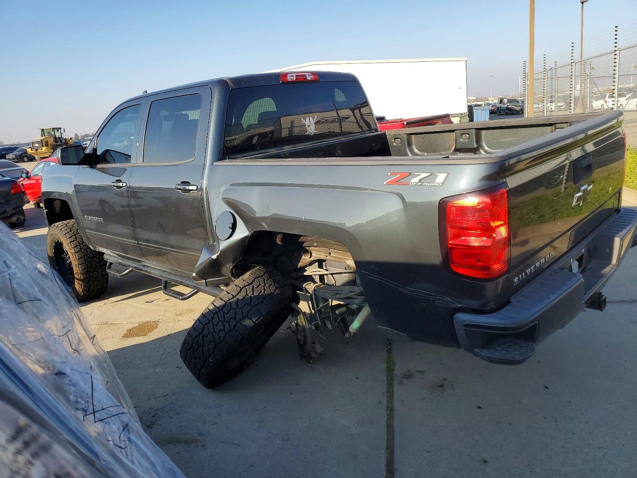 2018 CHEVROLET SILVERADO K1500 LT photo 2