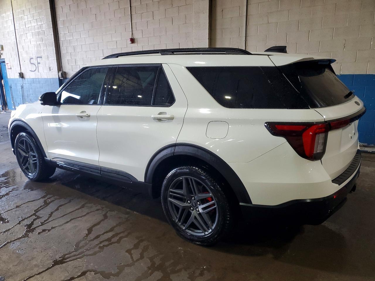 2025 FORD EXPLORER ST-LINE photo 2