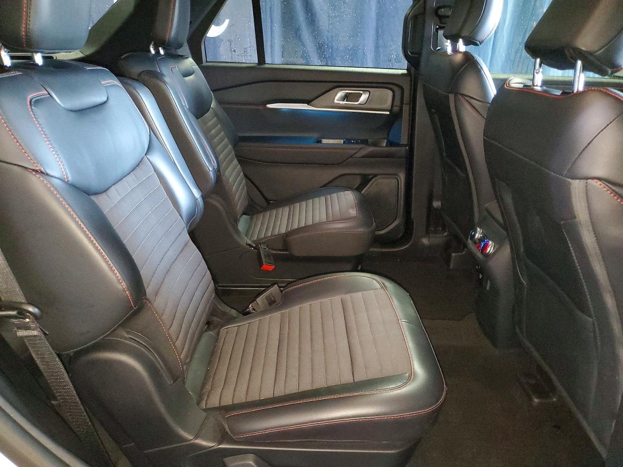 2025 FORD EXPLORER ST-LINE photo 11