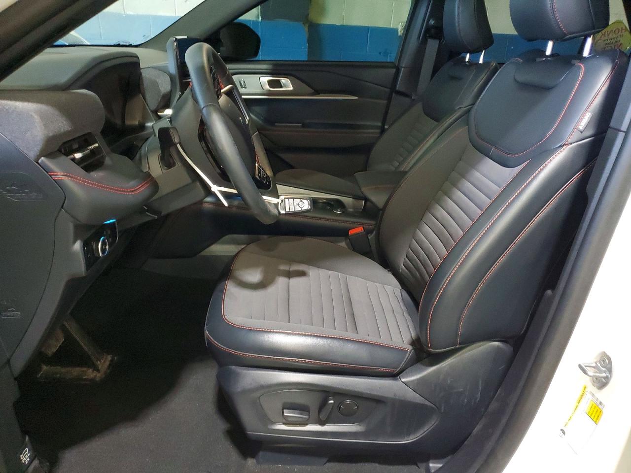 2025 FORD EXPLORER ST-LINE photo 7