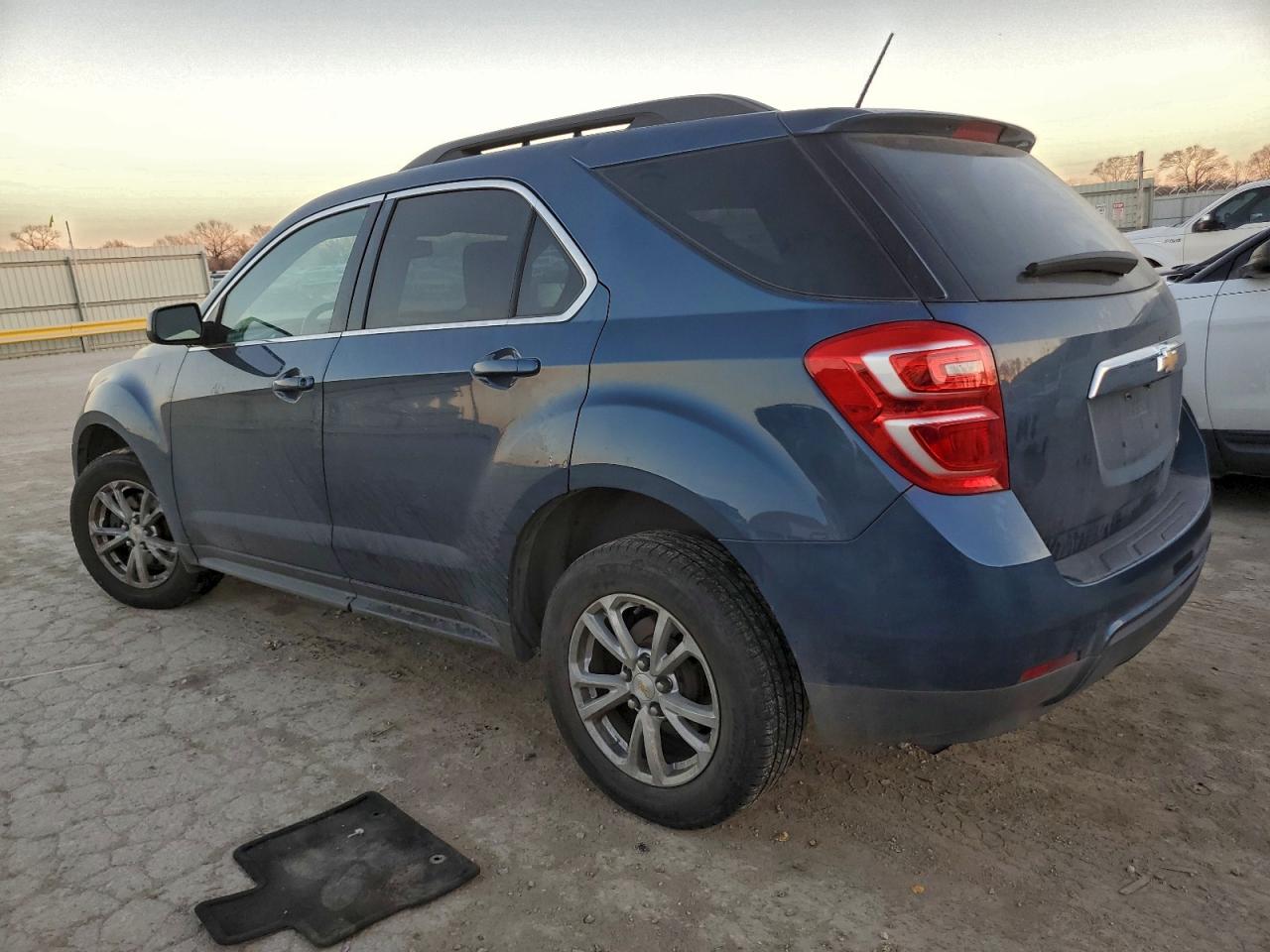 2016 CHEVROLET EQUINOX LT photo 3