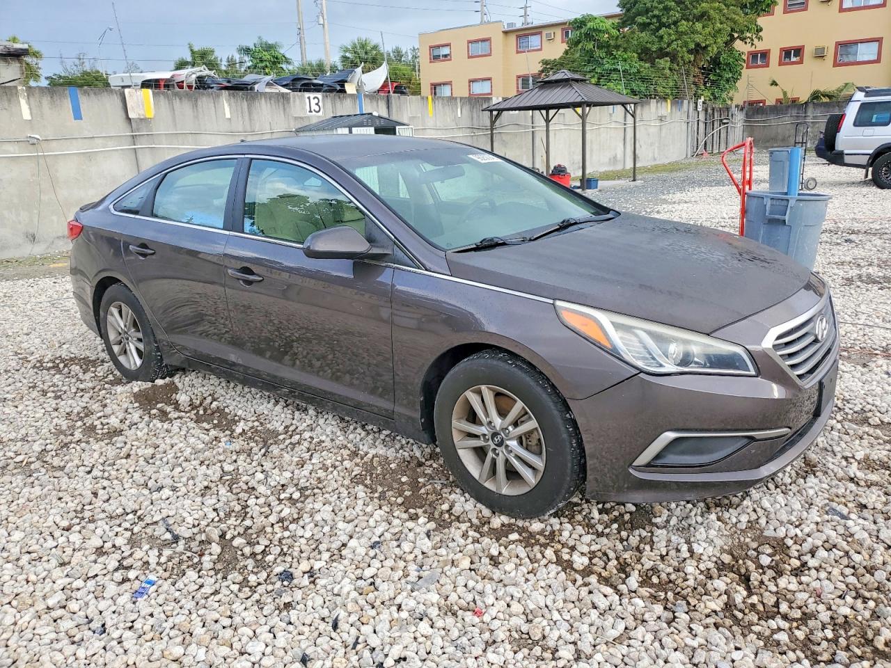 2017 HYUNDAI SONATA SE photo 4