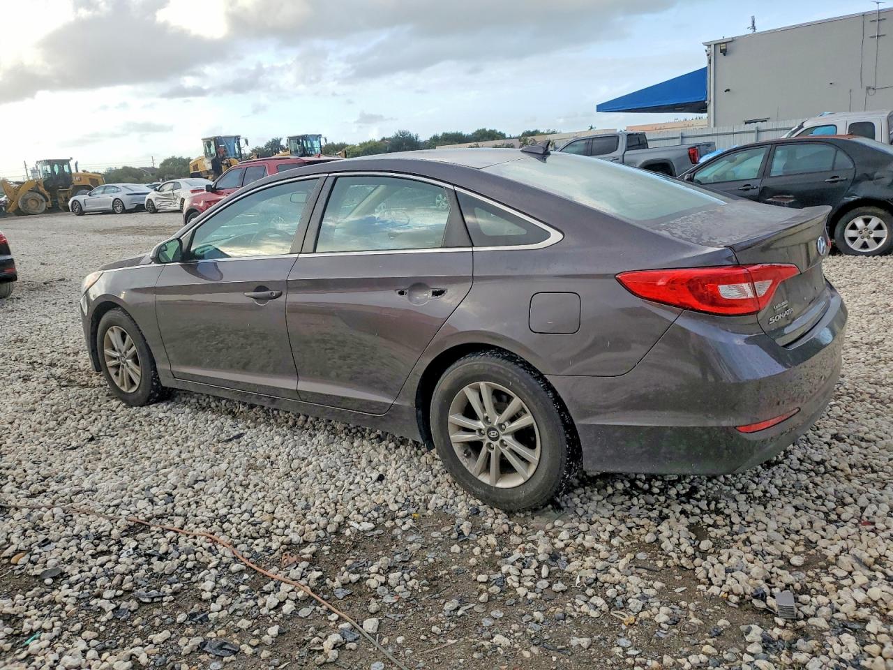 2017 HYUNDAI SONATA SE photo 2
