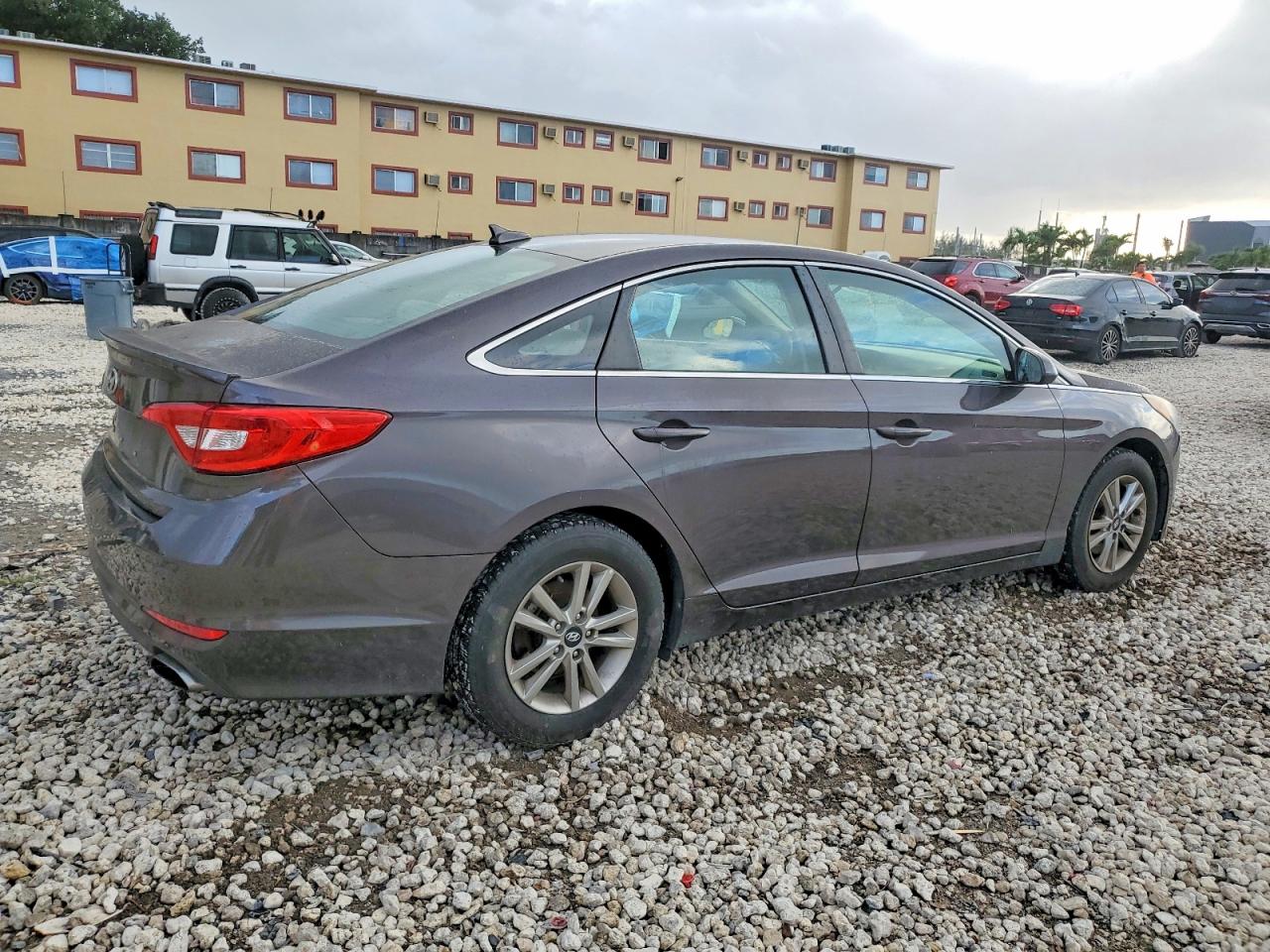 2017 HYUNDAI SONATA SE photo 3