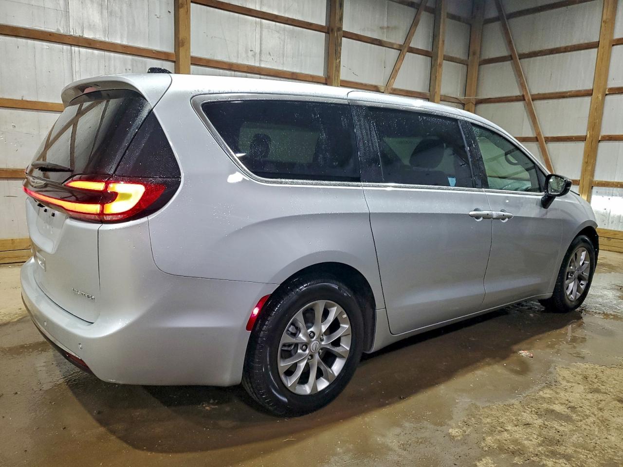 2026 CHRYSLER PACIFICA LIMITED photo 3