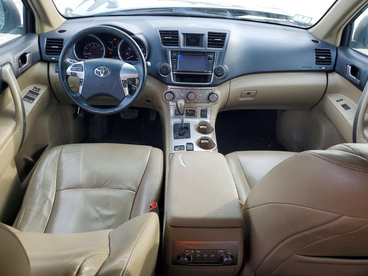 2013 TOYOTA HIGHLANDER BASE photo 8