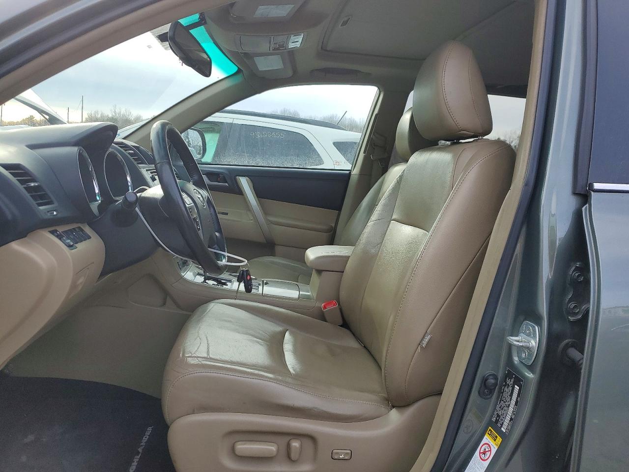 2013 TOYOTA HIGHLANDER BASE photo 7