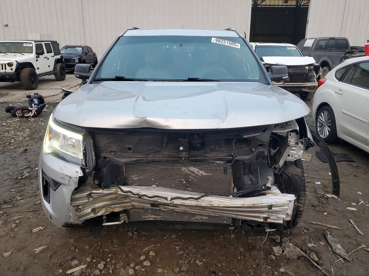 2019 FORD EXPLORER XLT photo 5