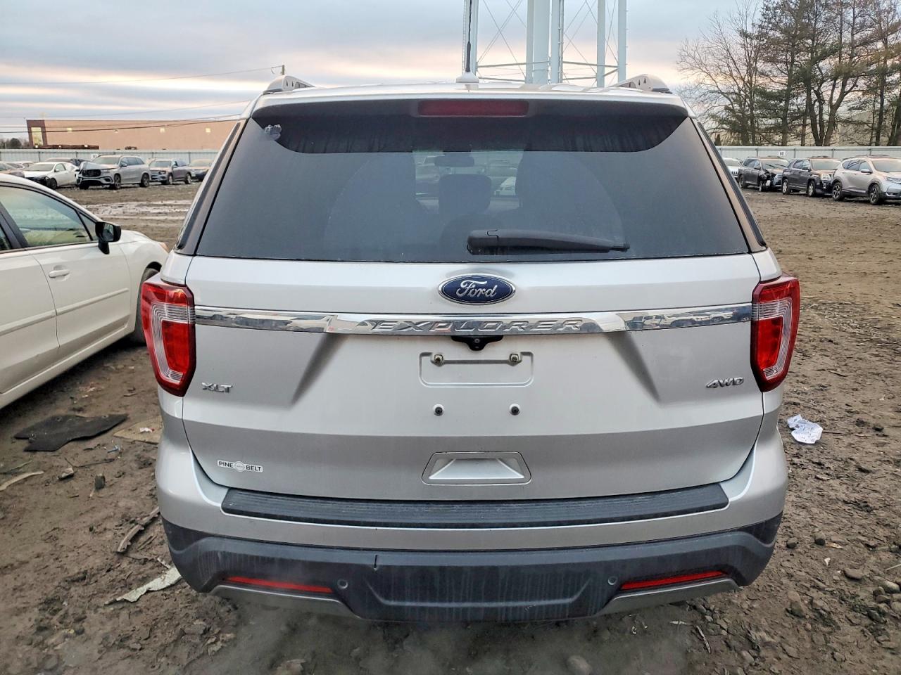 2019 FORD EXPLORER XLT photo 6