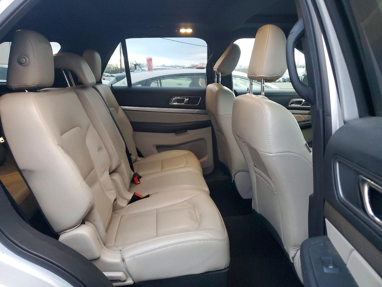 2019 FORD EXPLORER XLT photo 11