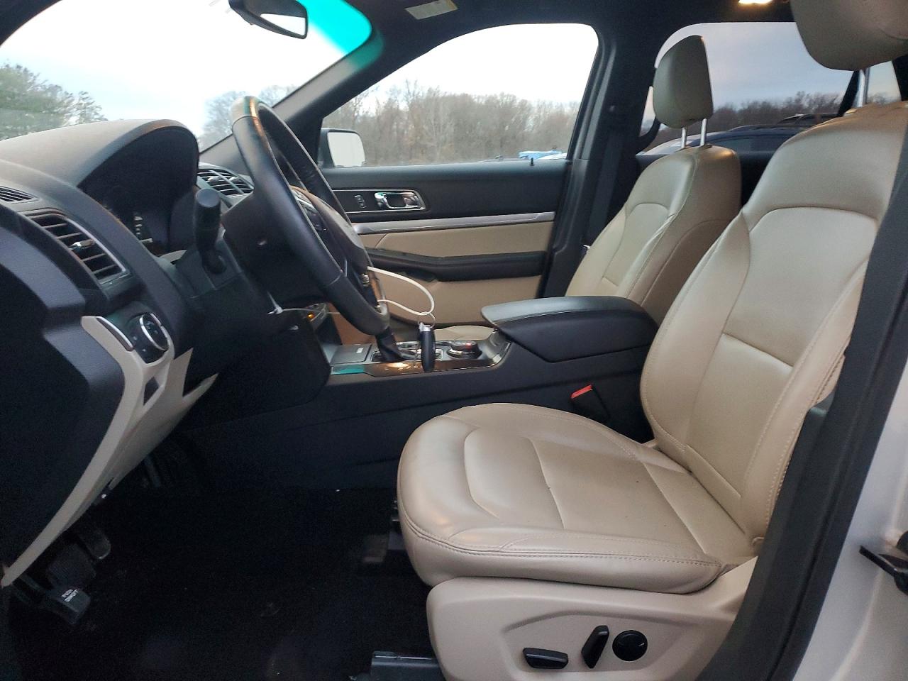 2019 FORD EXPLORER XLT photo 7
