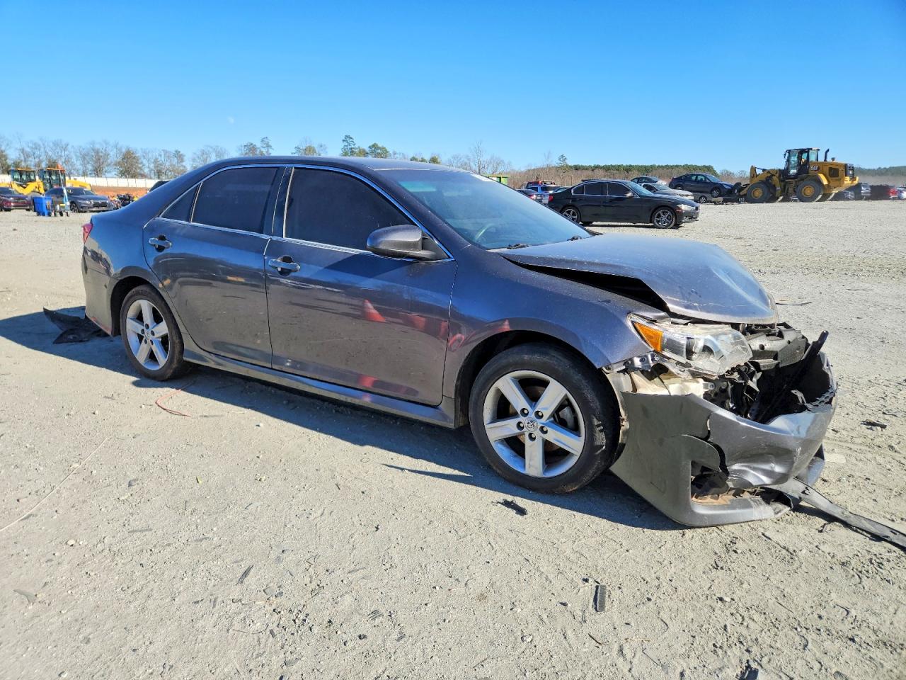 2014 TOYOTA CAMRY L photo 4