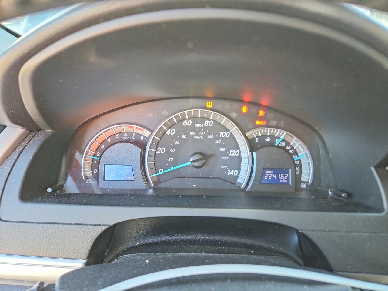 2014 TOYOTA CAMRY L photo 9
