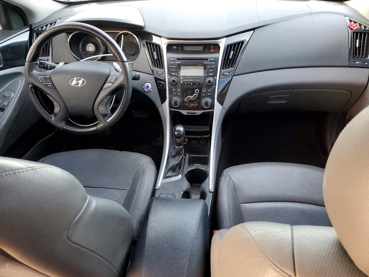 2013 HYUNDAI SONATA SE photo 8