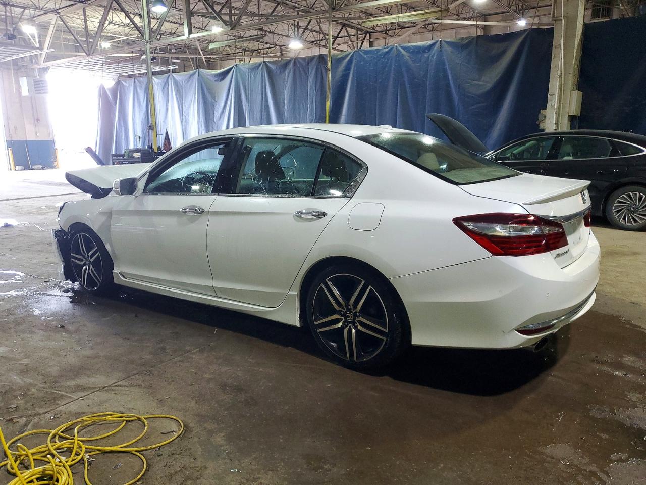 2017 HONDA ACCORD TOURING photo 2