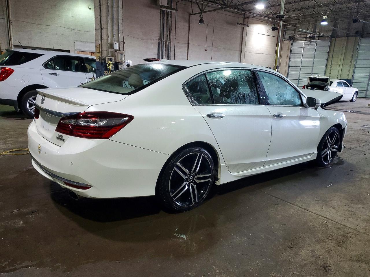 2017 HONDA ACCORD TOURING photo 3