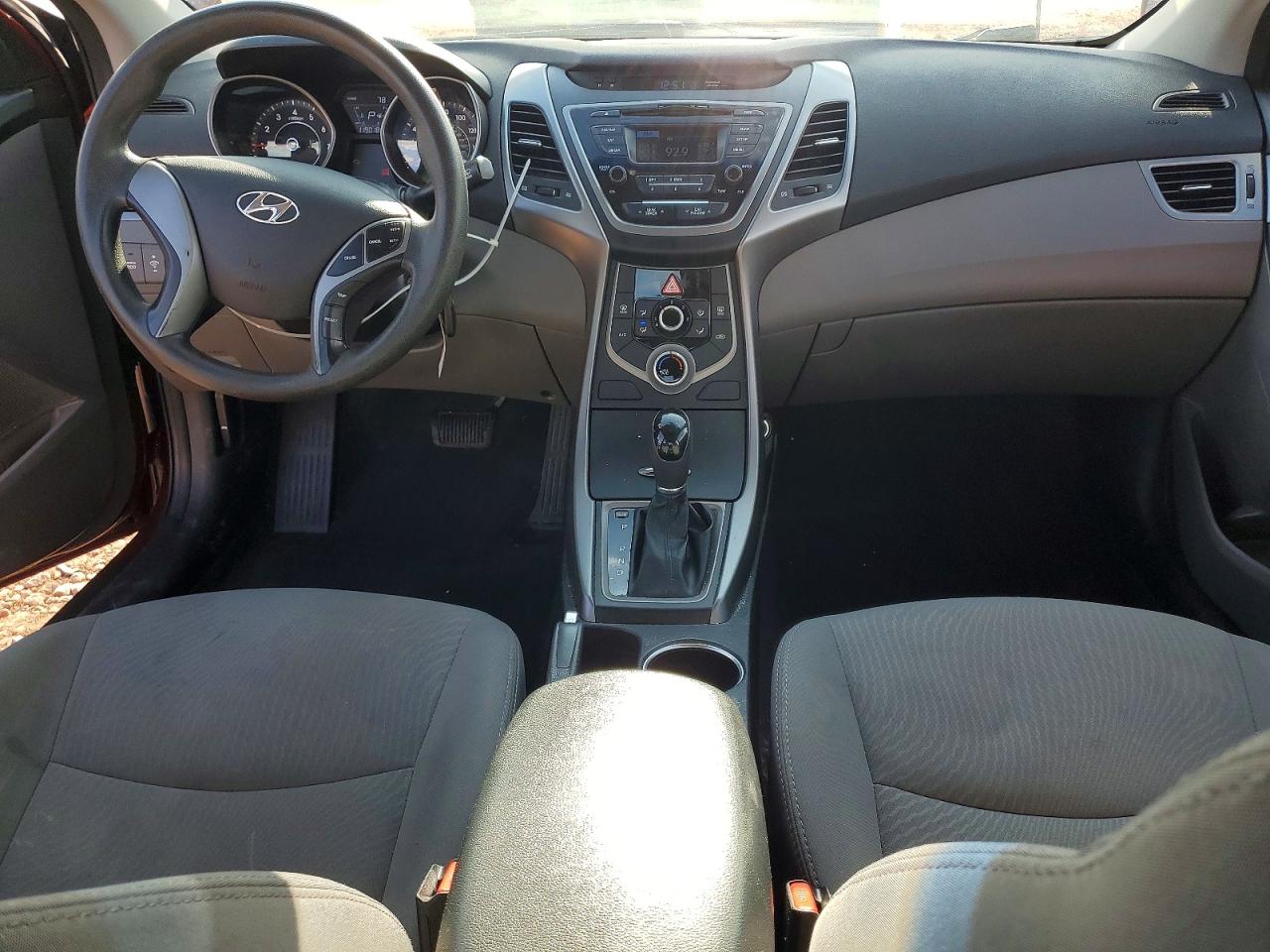 2016 HYUNDAI ELANTRA SE photo 8