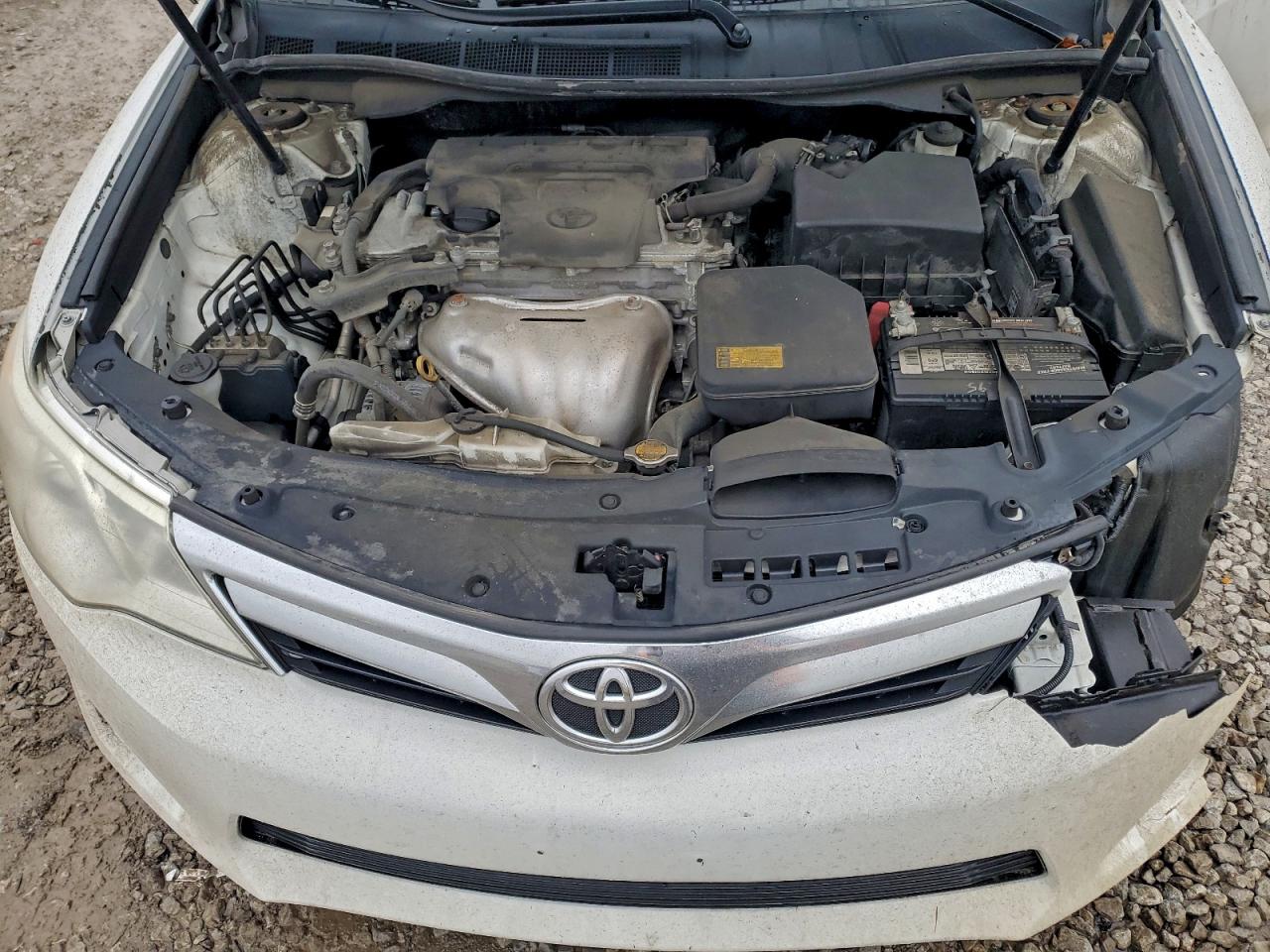 2014 TOYOTA CAMRY L photo 11
