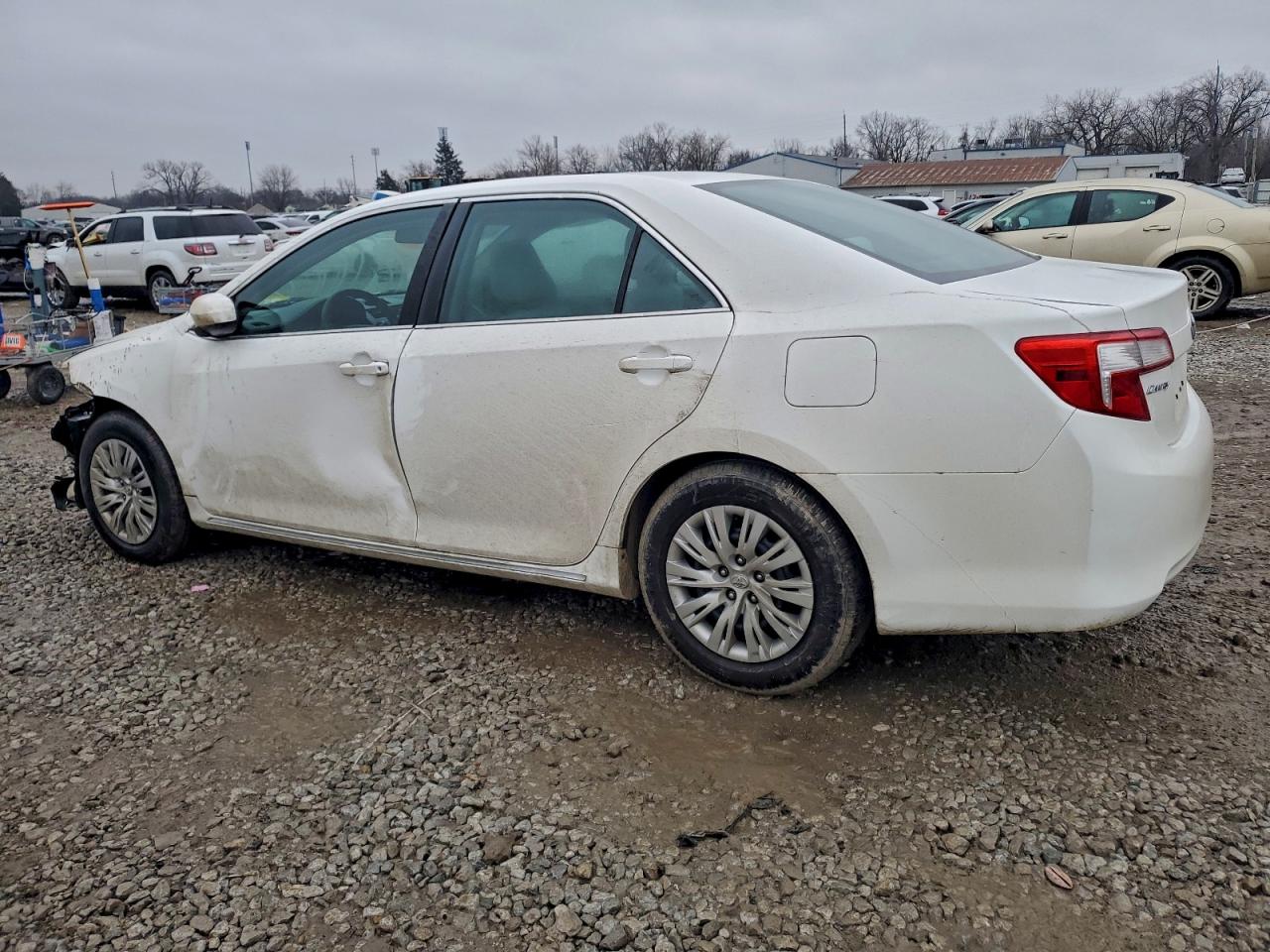 2014 TOYOTA CAMRY L photo 2