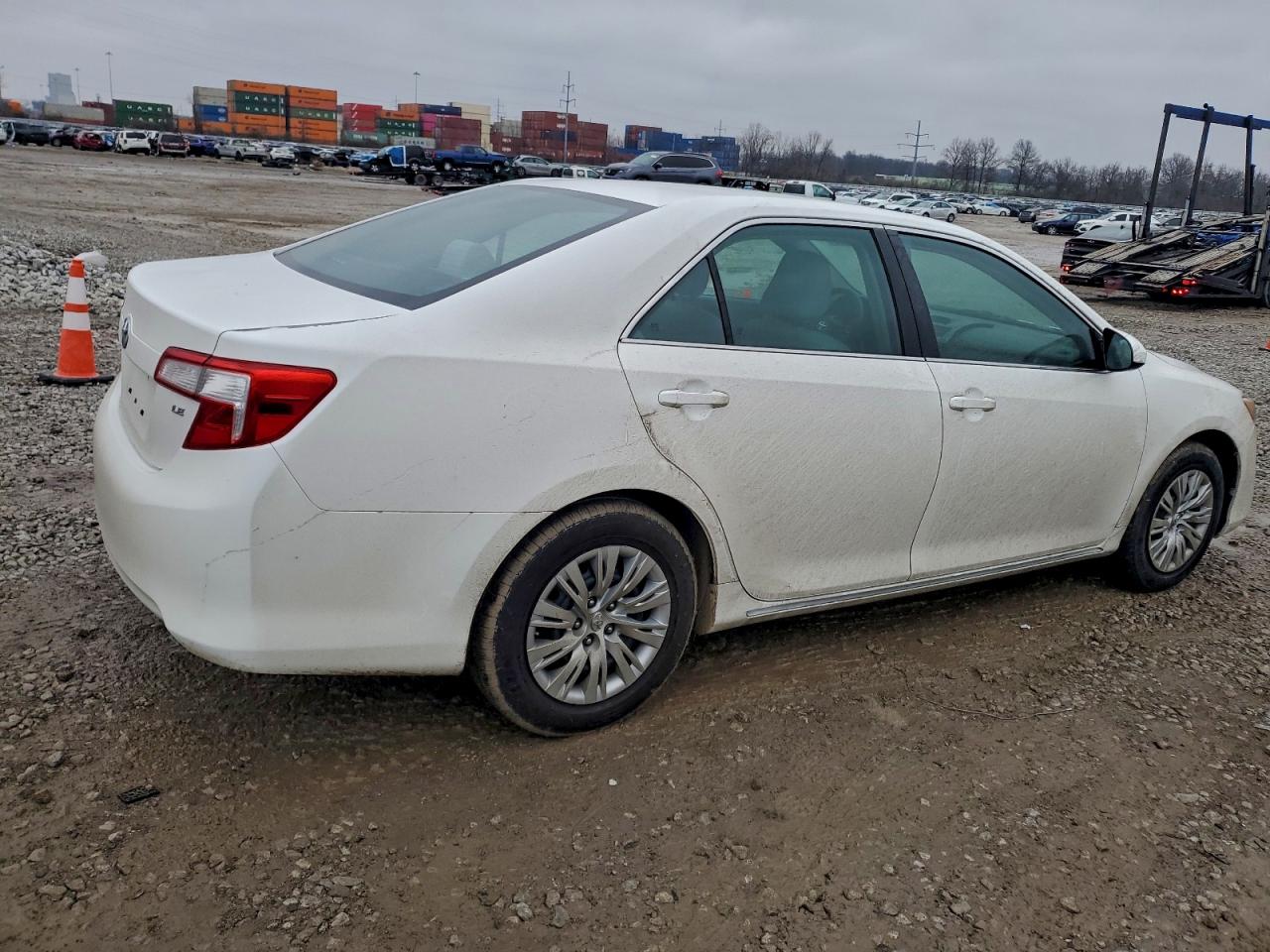 2014 TOYOTA CAMRY L photo 3