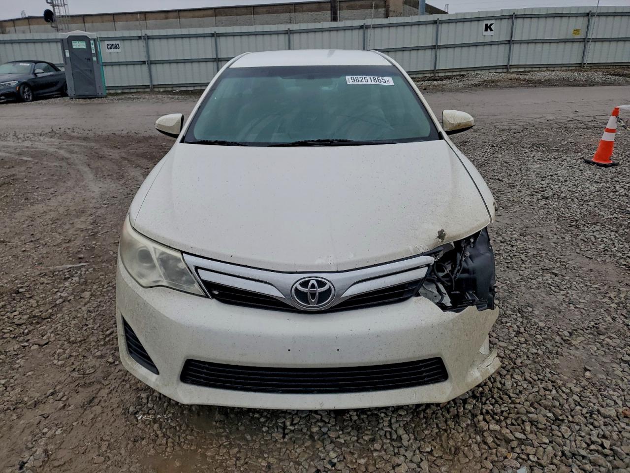 2014 TOYOTA CAMRY L photo 5