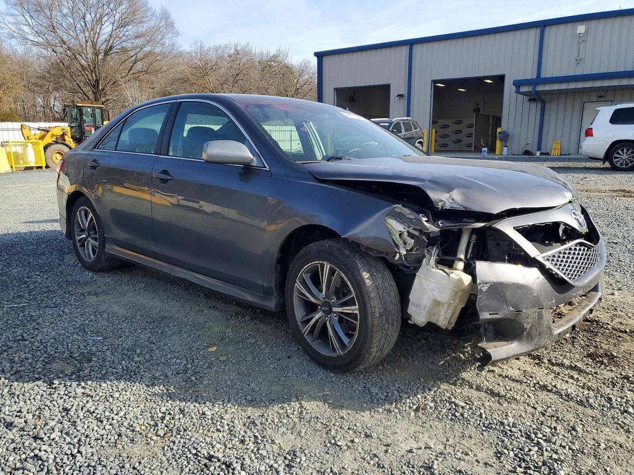 2010 TOYOTA CAMRY BASE photo 4
