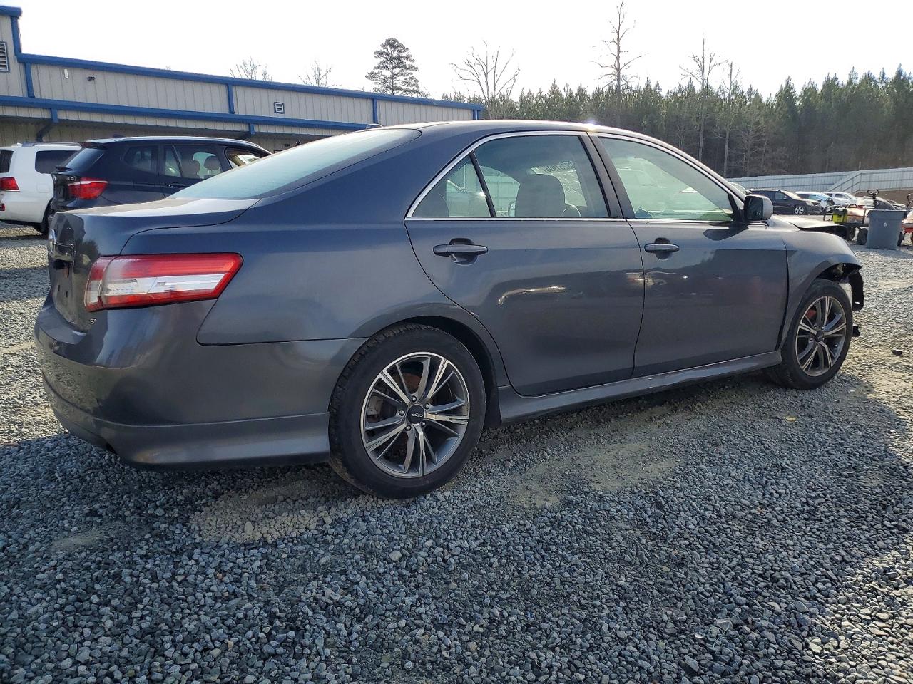 2010 TOYOTA CAMRY BASE photo 3