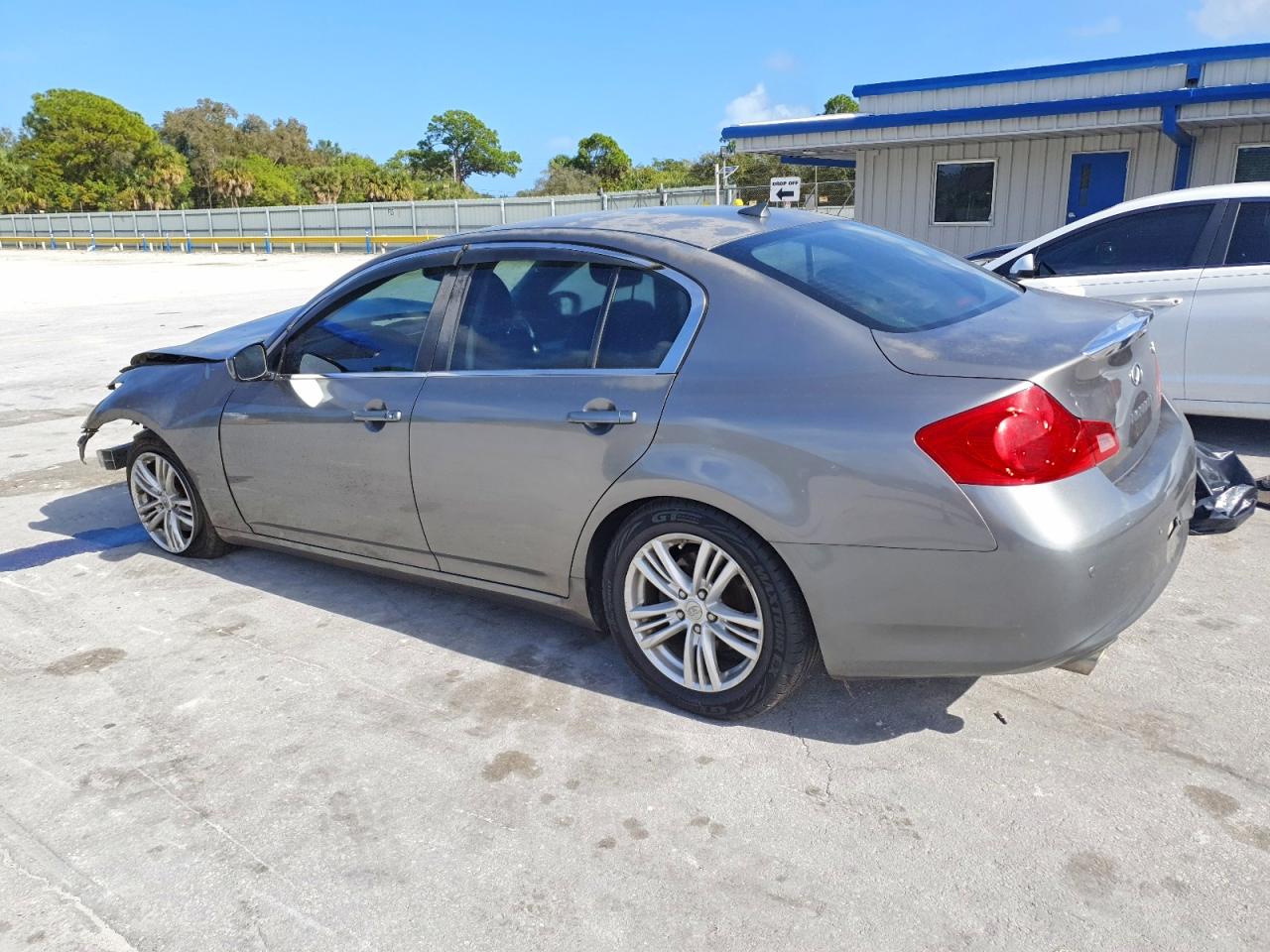 2013 INFINITI G37 BASE photo 2