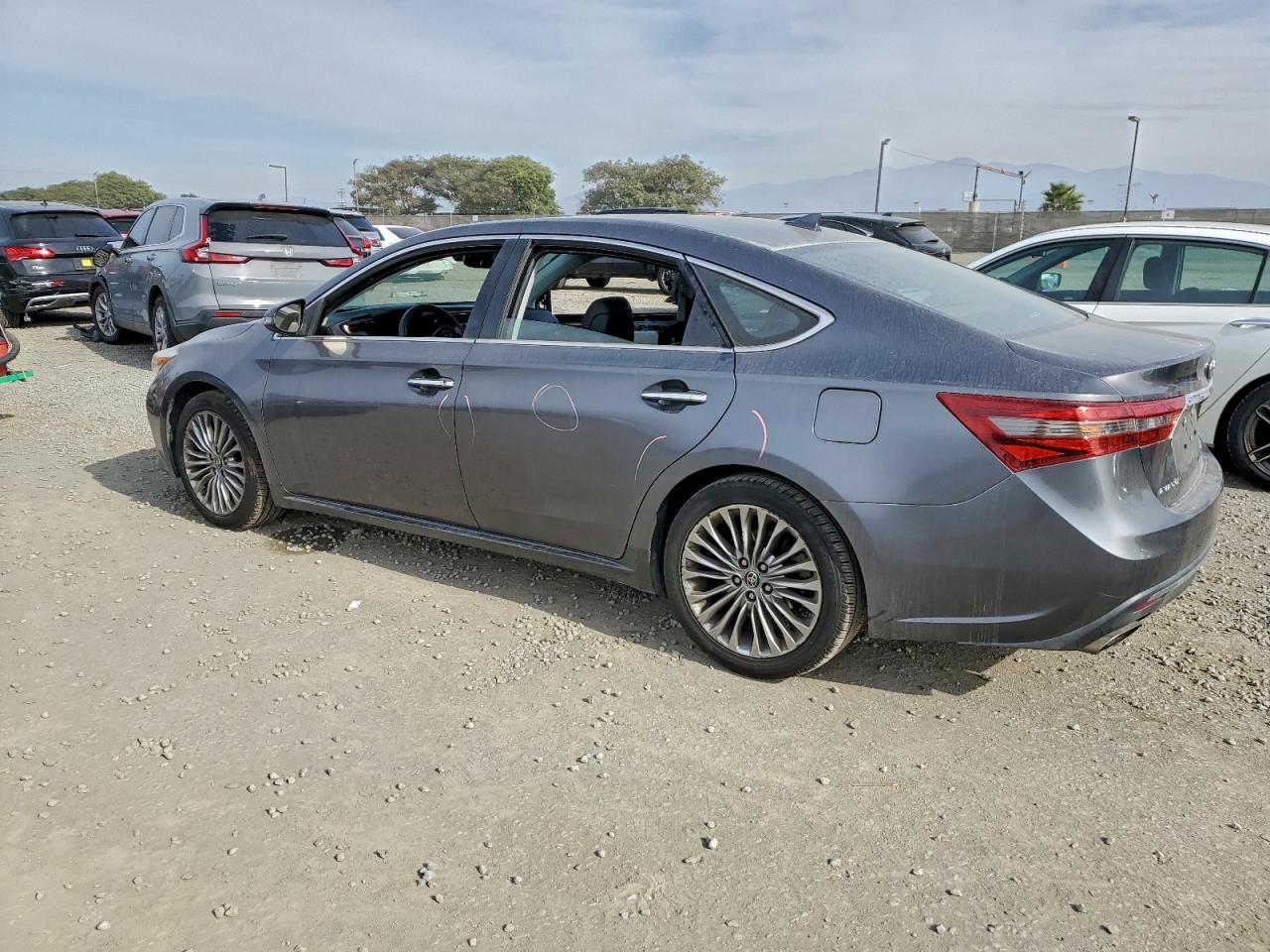 2016 TOYOTA AVALON XLE photo 2