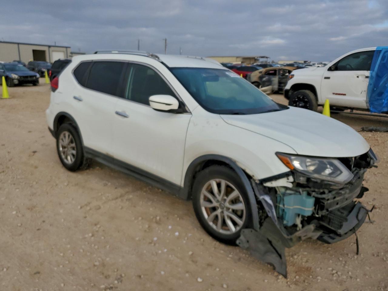 2017 NISSAN ROGUE S photo 4